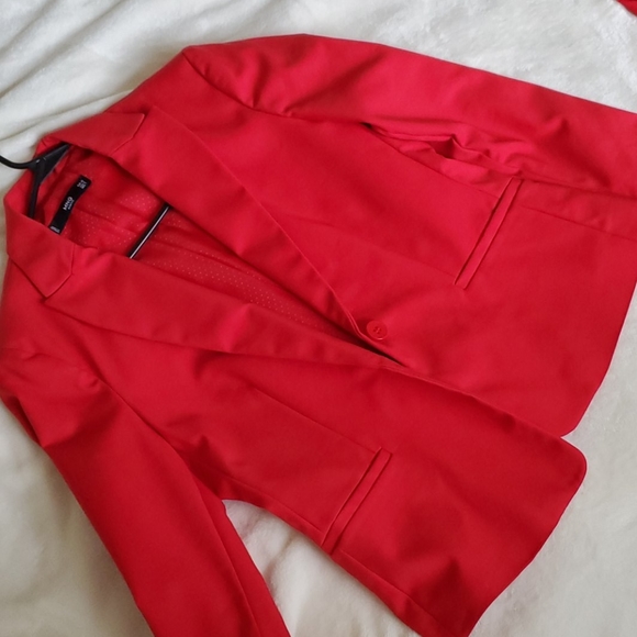 Red mango suit - Picture 3 of 6